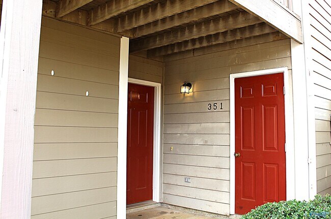 Foto del edificio - 351 Waters Edge Ln