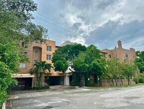 Building Photo - 2630 SW 28th St