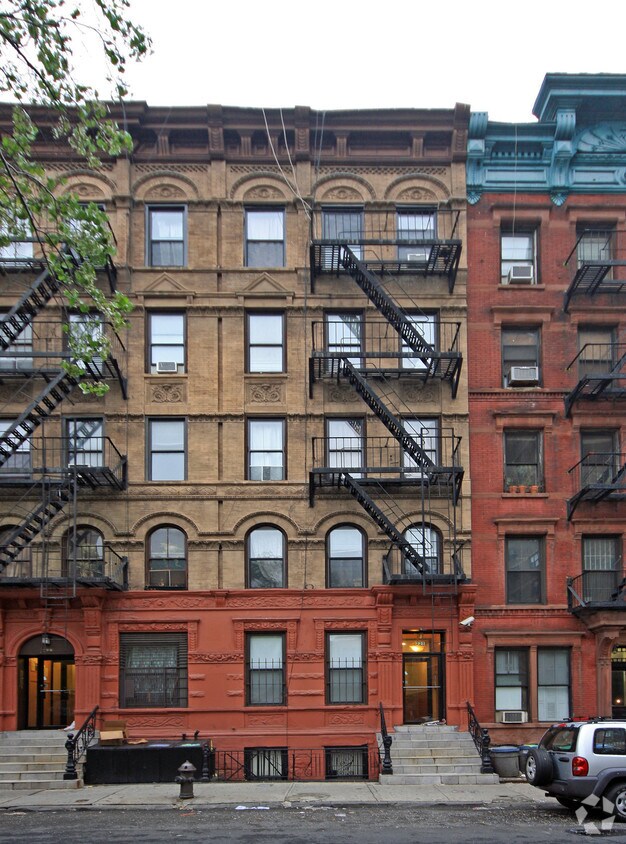 Primary Photo - 225 E 28th St