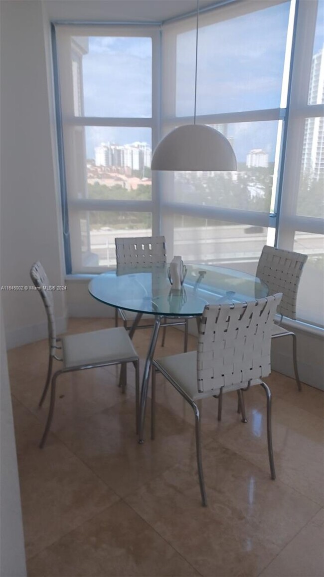 Foto del edificio - 3500 Mystic Pointe Dr