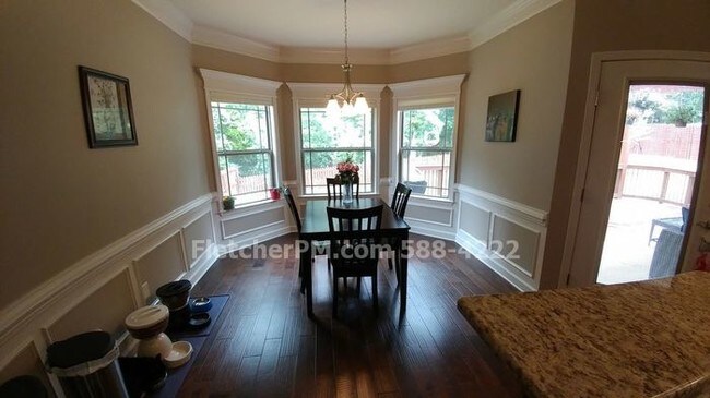 Foto del edificio - 3205 Village East Dr