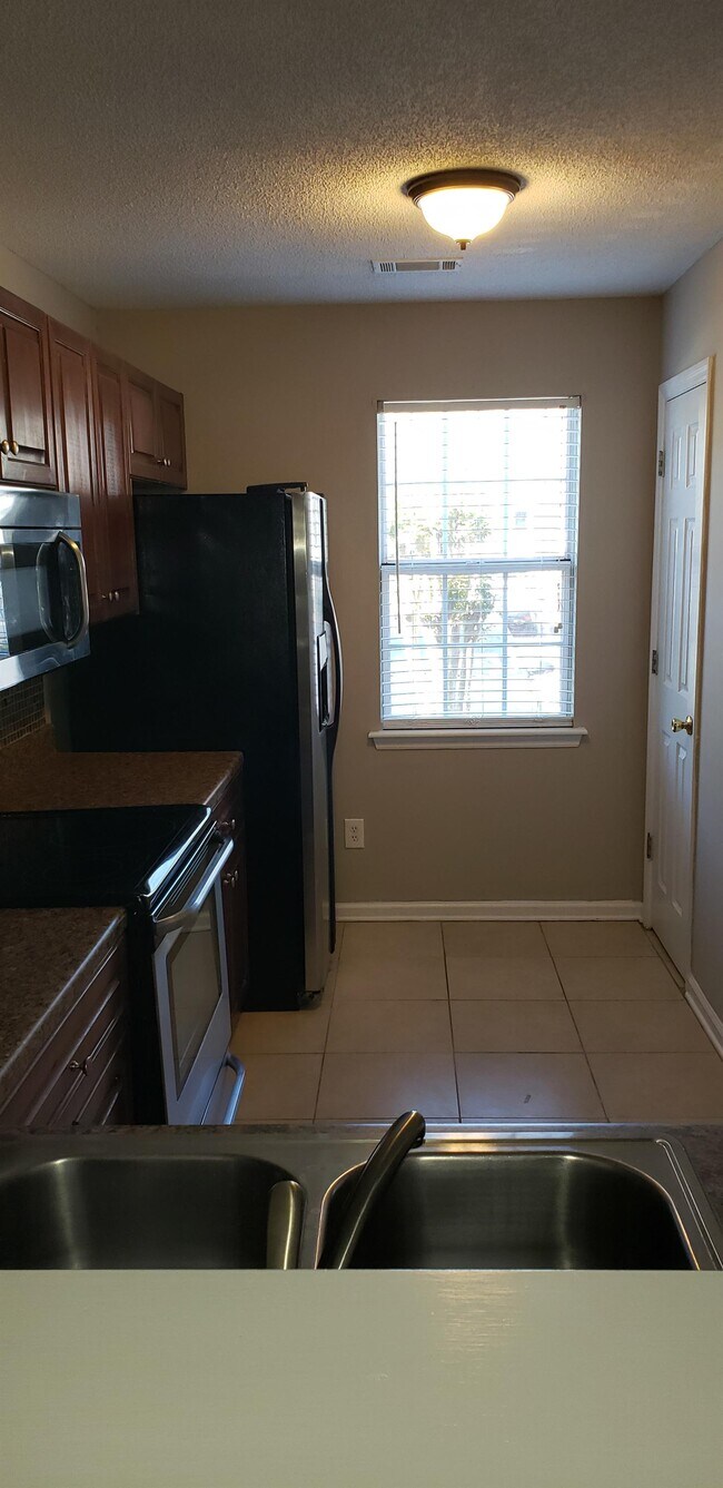 Foto del edificio - 4728 Brookwood Dr