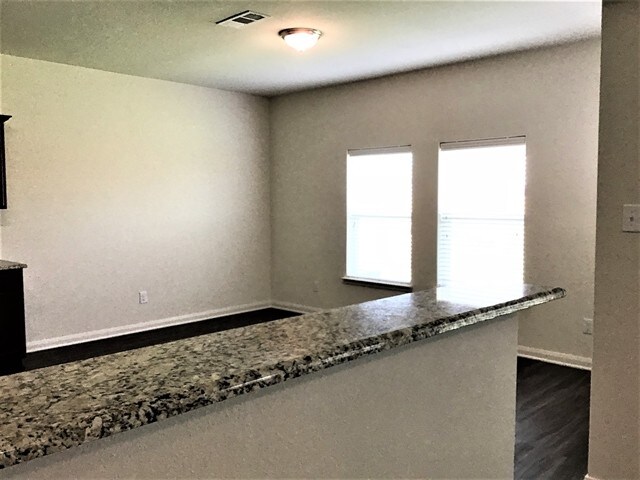 Foto del edificio - 6012 Ruby Falls Ln