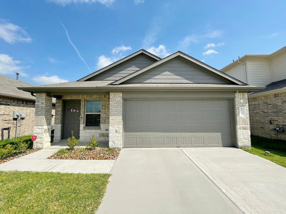 Primary Photo - 2407 Ginnala Maple Ct**Ask about our NO SE...