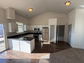 Building Photo - 1070 E Riches Ave