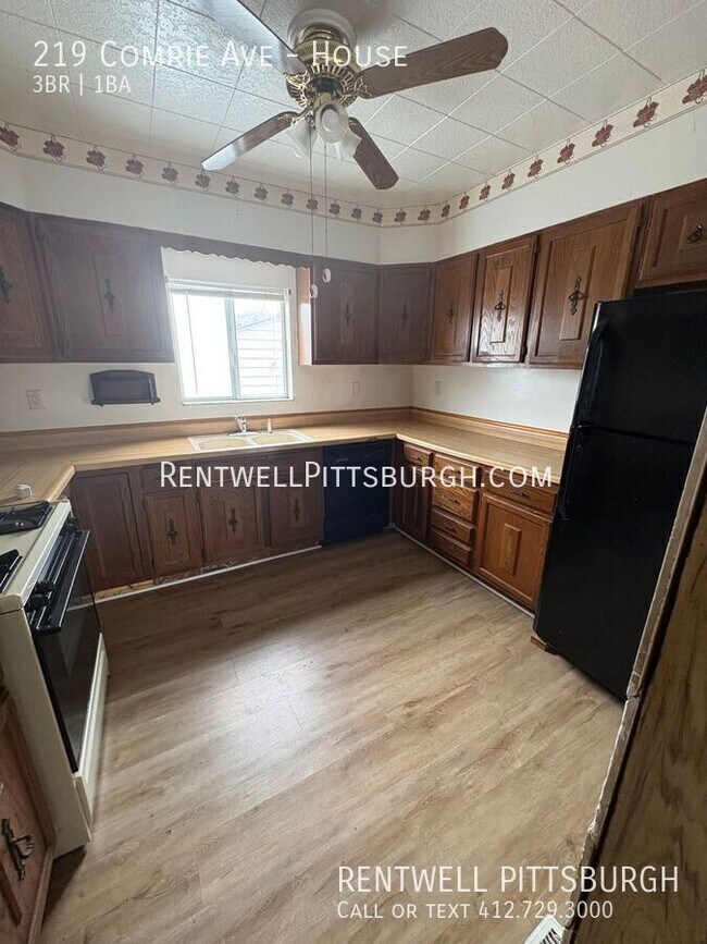 Building Photo - 219 Comrie Ave