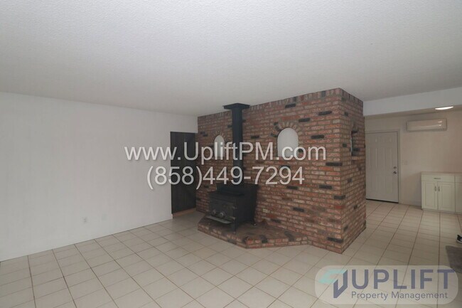 Foto del edificio - 1831 Lilac Rd