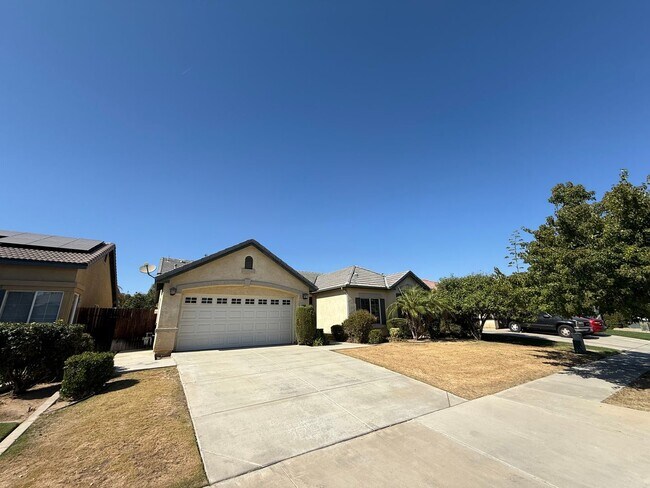 Building Photo - Modern 4-Bedroom Home in Northwest Bakersf...