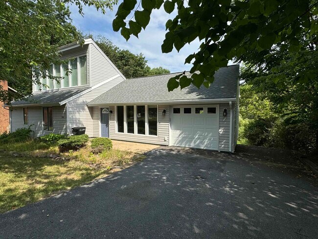 Foto del edificio - 200 Alleghany Dr