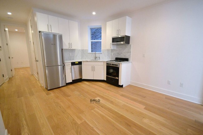Building Photo - 207 E 33rd St