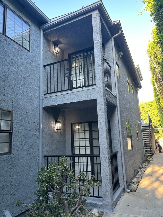 Primary Photo - 4262 Fulton Ave