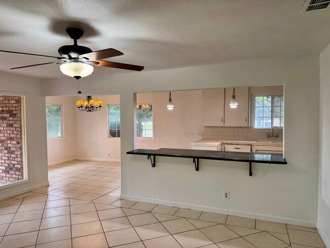 Building Photo - 2025 CA-140