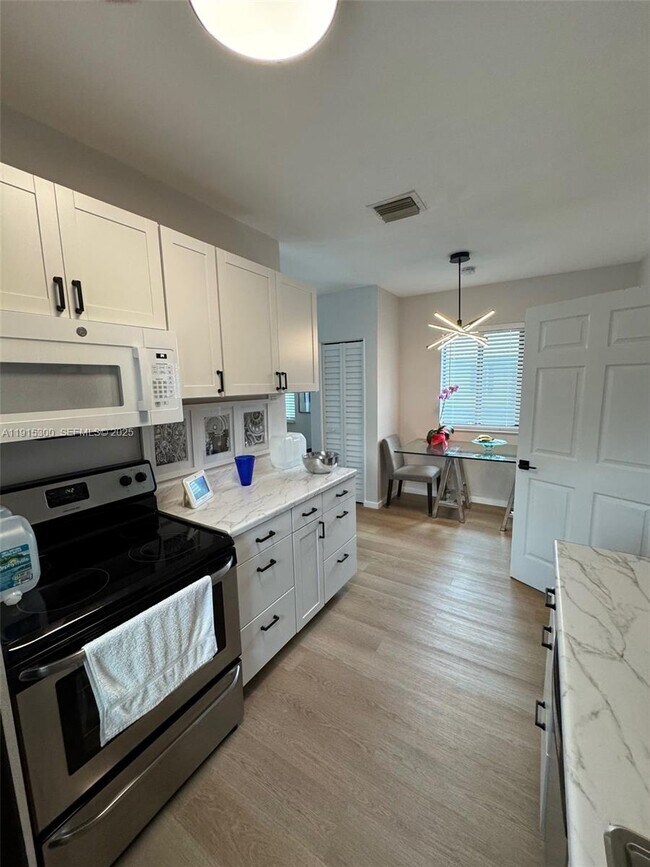 Foto del edificio - 1280 NE 105th St