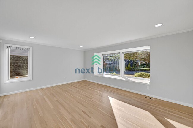 Building Photo - Stunning 5-Bedroom Home in Bellevue’s Top ...