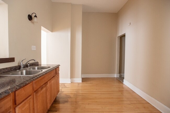 Building Photo - 1603 N Van Buren St