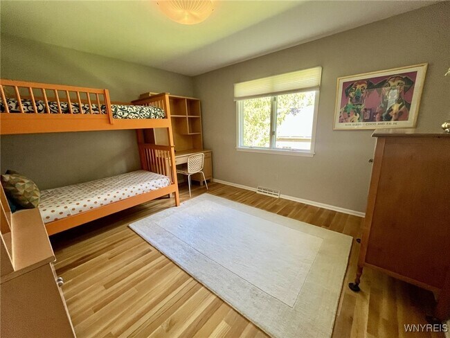 Foto del edificio - 219 Glenridge Rd