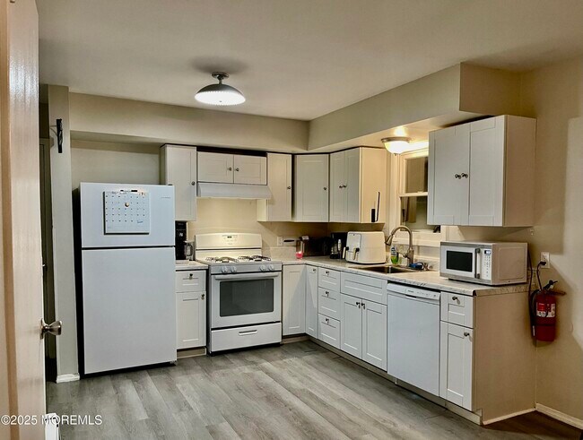 Foto del edificio - 512 Roosevelt Ave