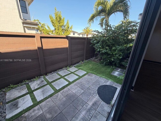 Foto del edificio - 9143 NW 161st St