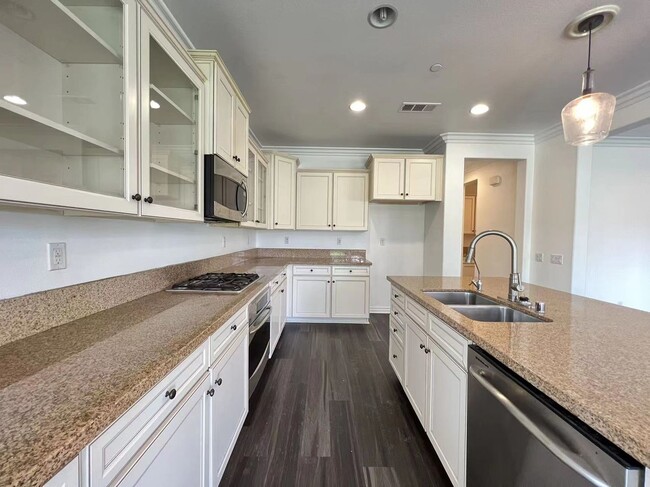 Building Photo - 4 Bedroom home for leasing in Eastvale