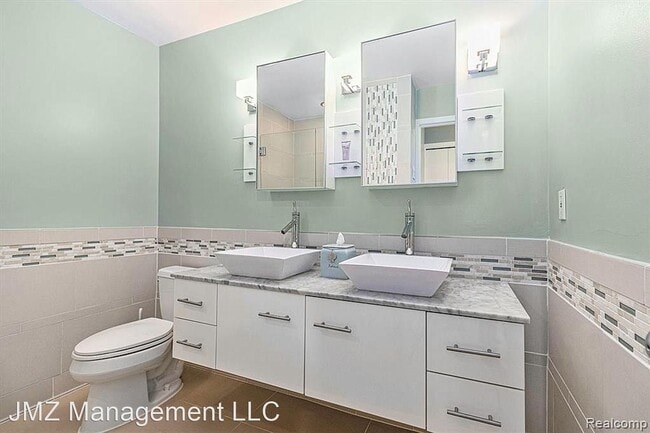 Building Photo - 2 br, 2 bath House - 30414 Orchard Lake Rd...