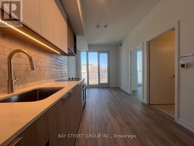 Photo du bâtiment - 2020-2020 Bathurst St