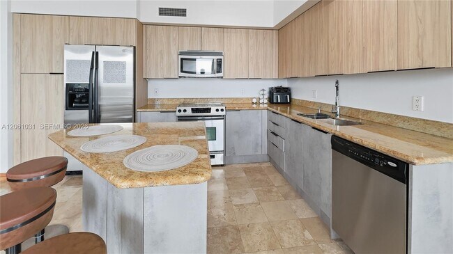 Foto del edificio - 1755 E Hallandale Beach Blvd