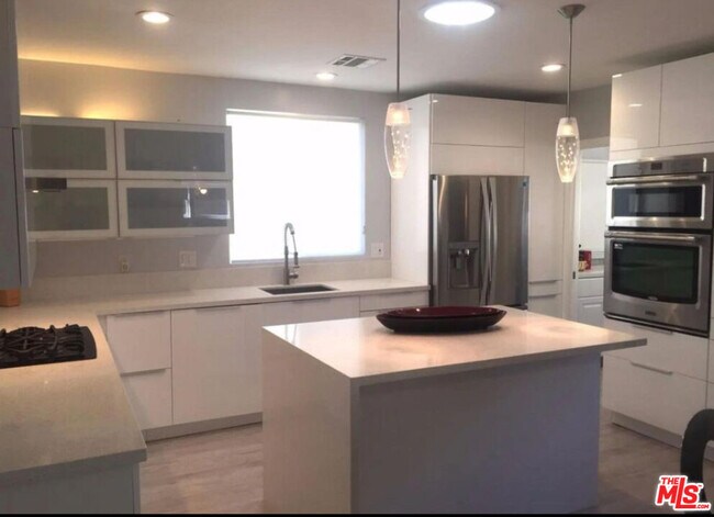 Foto del edificio - 4922 Genevieve Ave