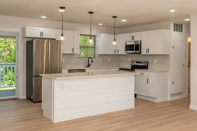 Building Photo - 13 Leisure Rd