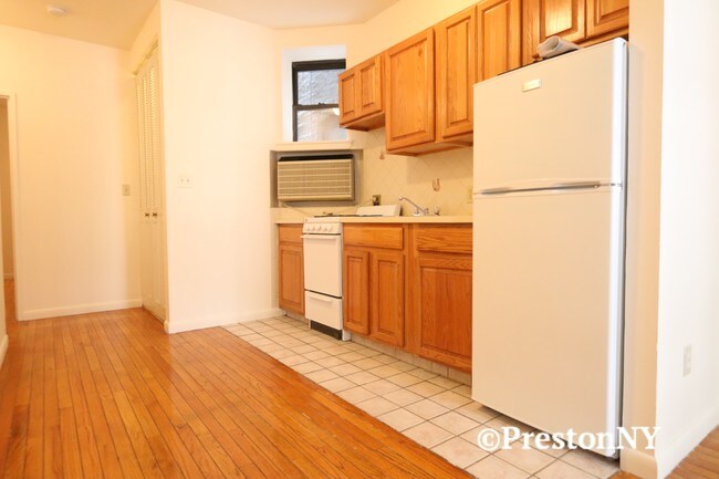 Foto del edificio - 326 E 34th St