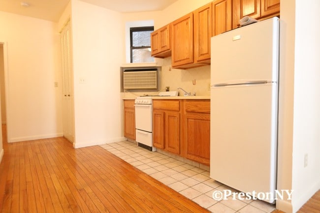 Building Photo - 326 E 34th St