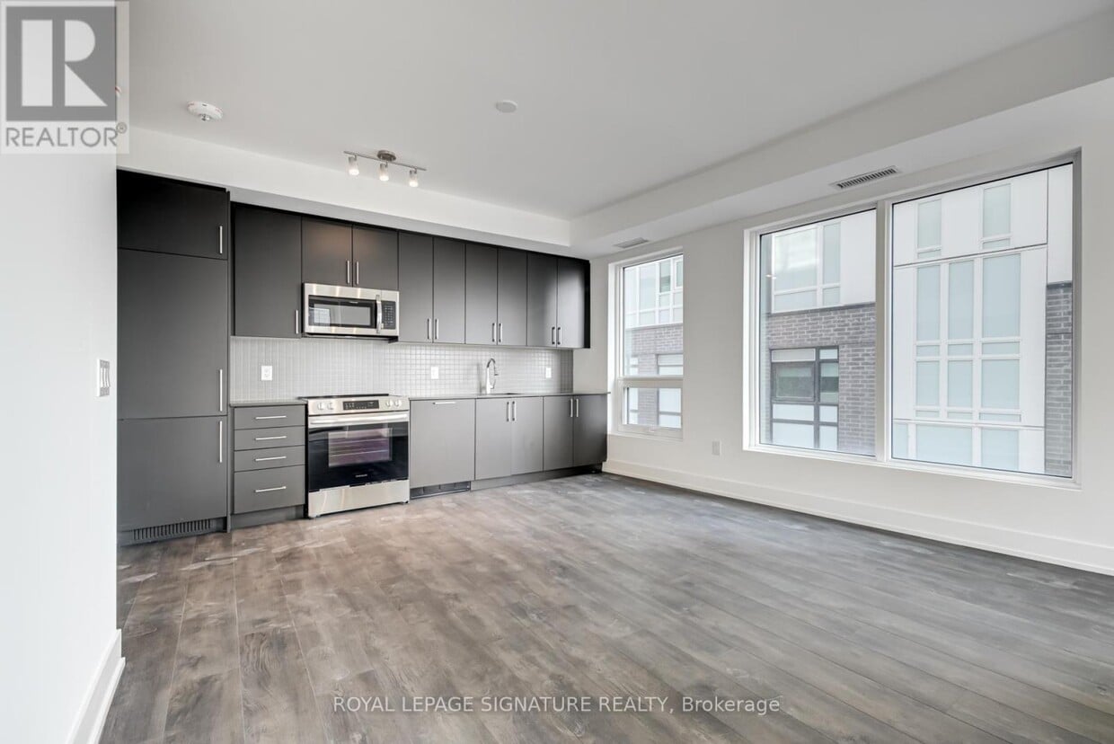 Photo principale - 2450-2450 Old Bronte Rd