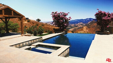 Building Photo - 1700 Cadenhorn Dr