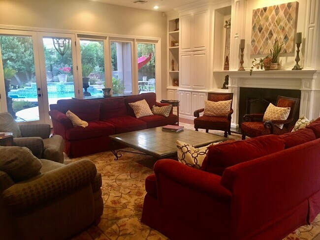 Foto del edificio - 1225 E Warner Rd