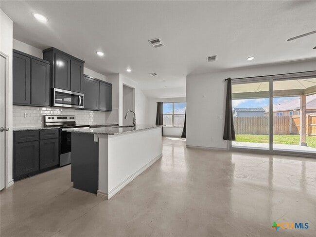 Building Photo - 822 Freedom Cir