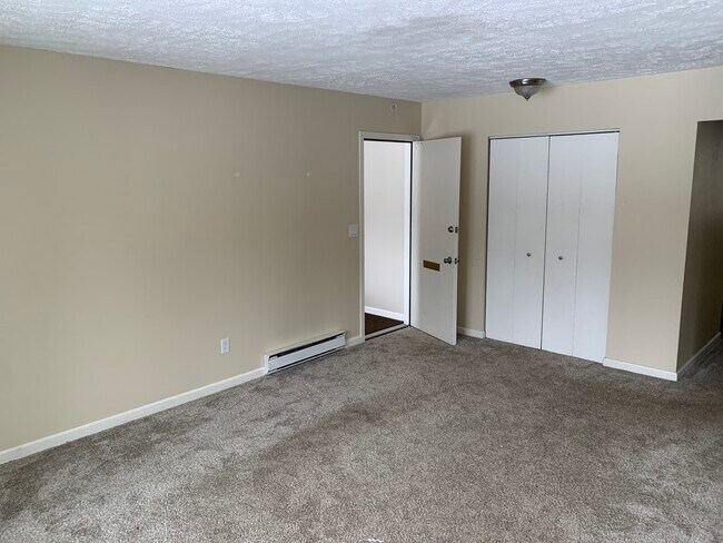 Entry - 4469 Manhattan W