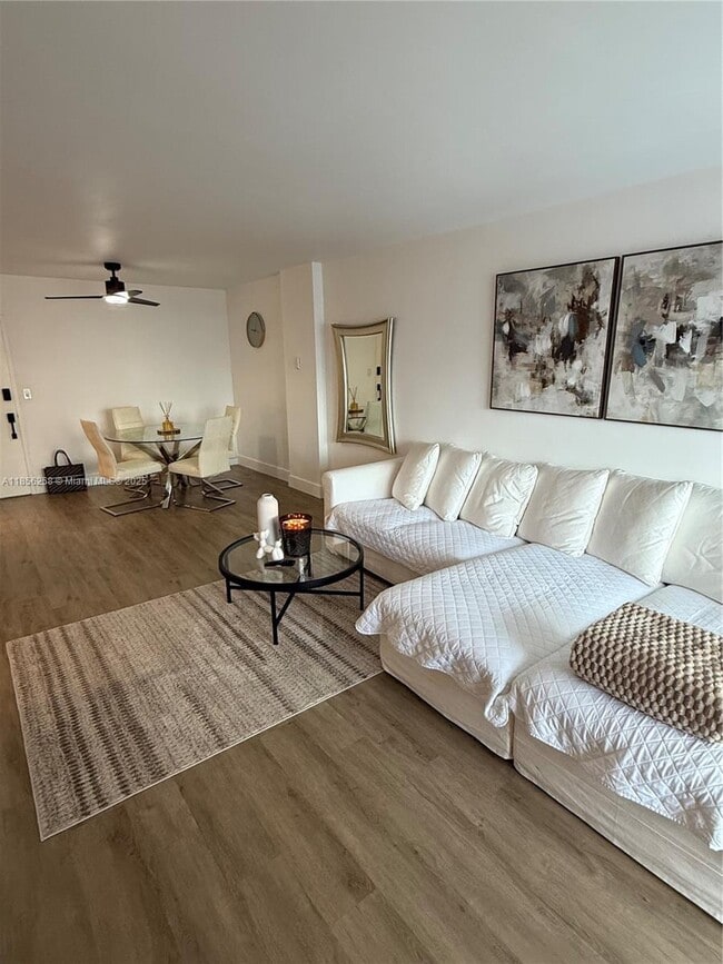 Foto del edificio - 400 Kings Point Dr