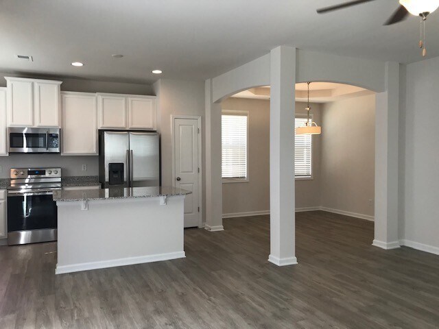 Building Photo - PRISTINE HOME IN PINNACLE RIDGE IN LAKE CA...