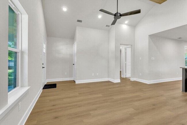 Building Photo - 405 S Short St