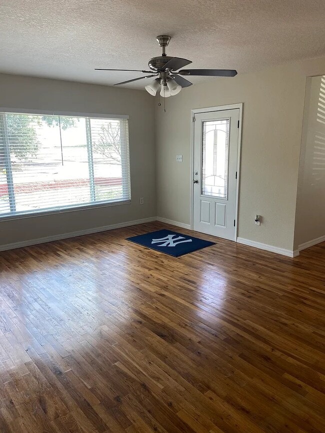 Building Photo - 515 E Adalee St