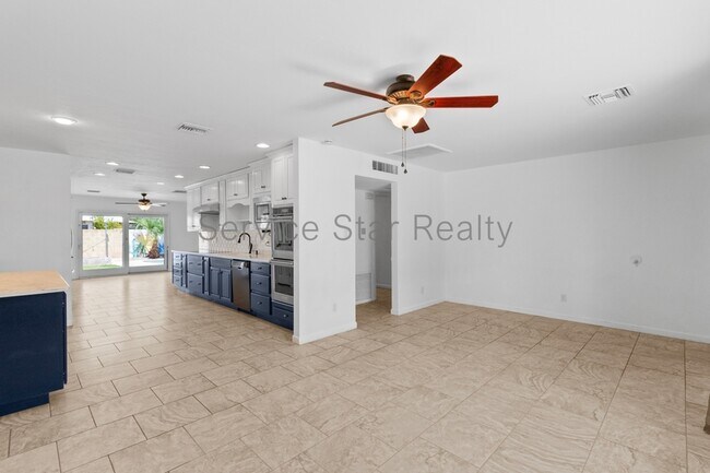 Foto del edificio - 8610 E Oak St