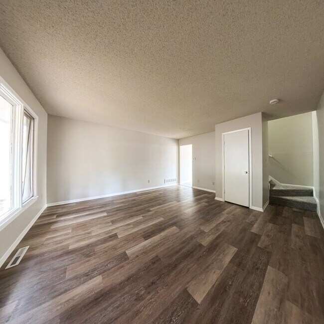 Foto del edificio - 611 Hickory Hill Ln