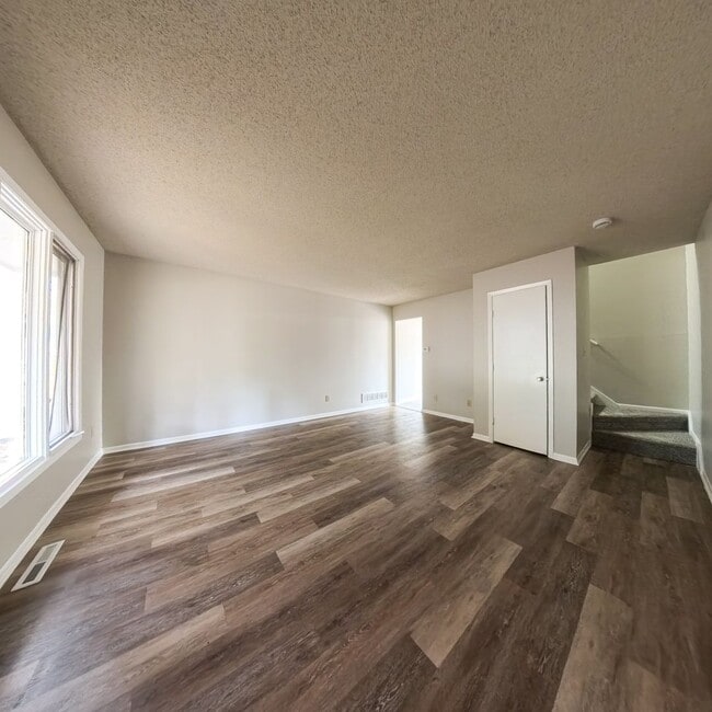 Building Photo - 611 Hickory Hill Ln