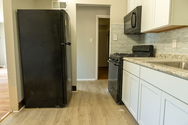 Building Photo - 277 Roderick Dr