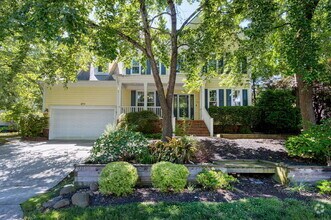 Building Photo - 2711 Ashland Dr