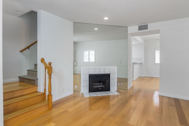 Building Photo - Bright End-Unit Townhouse in Shady Grove w...