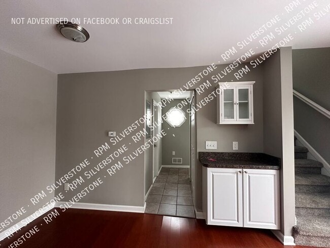 Building Photo - 3113 Emmons Ave