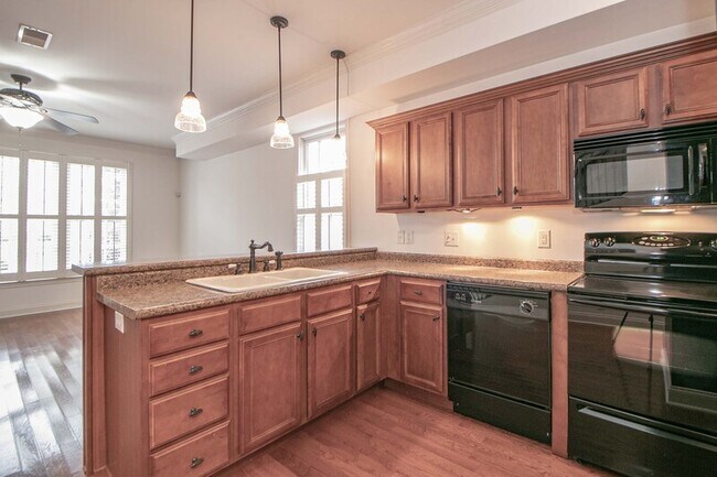 Foto del edificio - 607 Anderson Dr