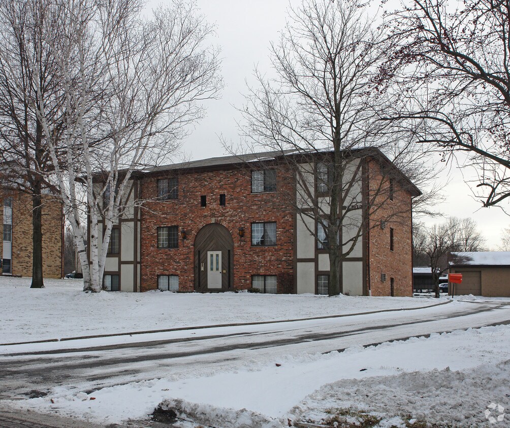 Primary Photo - 7409 West Blvd