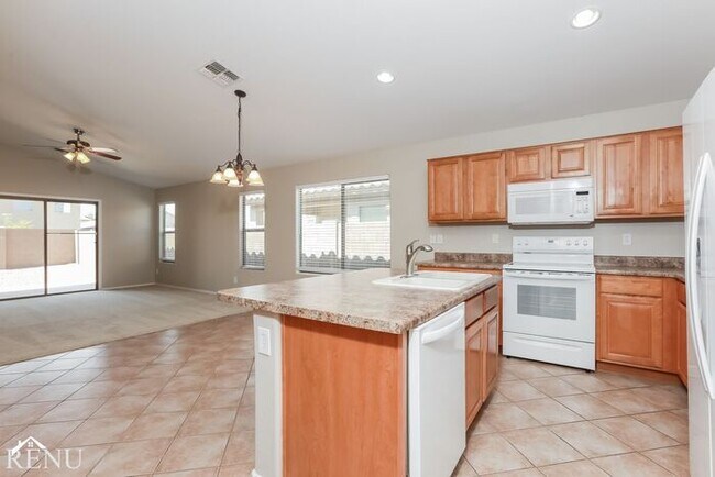 Building Photo - 46051 W Starlight Dr