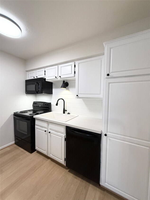 Foto del edificio - 1860 White Oak Dr